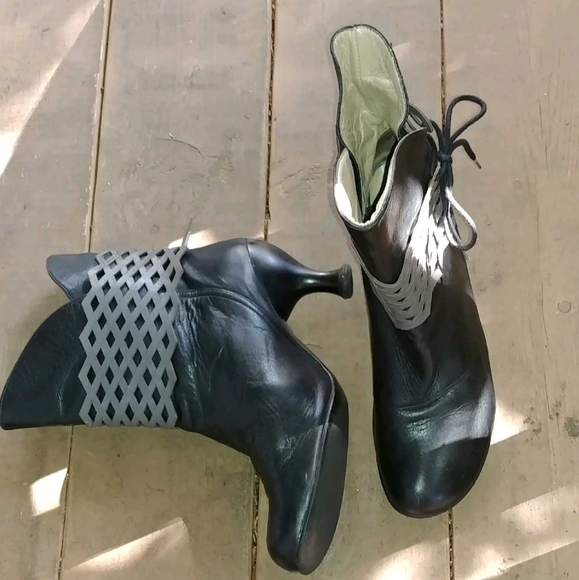 Fluevog Bellevue Inez Sexton booties - Picture 9 of 11